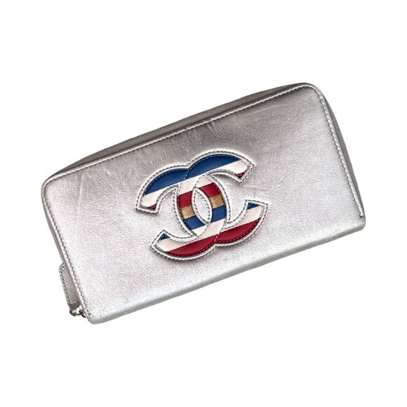 Chanel Airline zip around metallic silver wallet - Picture 1 of 9